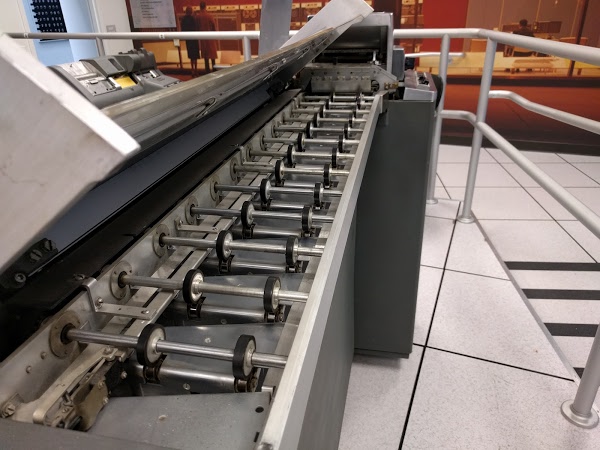 Feed rollers and bins for the IBM type 83 card sorter. Cards enter at the far end. The chute blades are the inch-wide strip of metal to the right of the feed rolls.